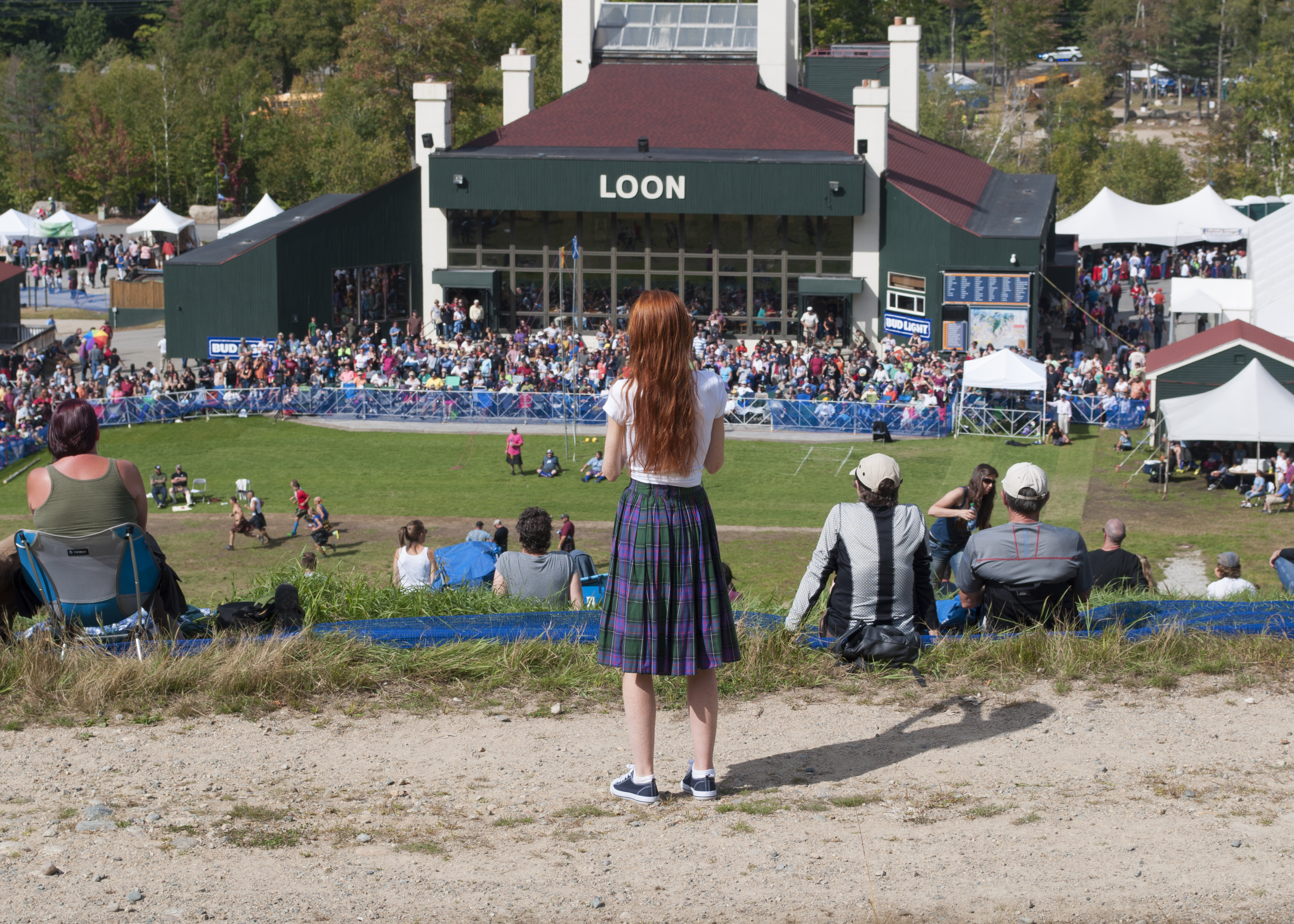 fashion blogger at highland games wearing tartan skirt and converse sneakers loon mountain