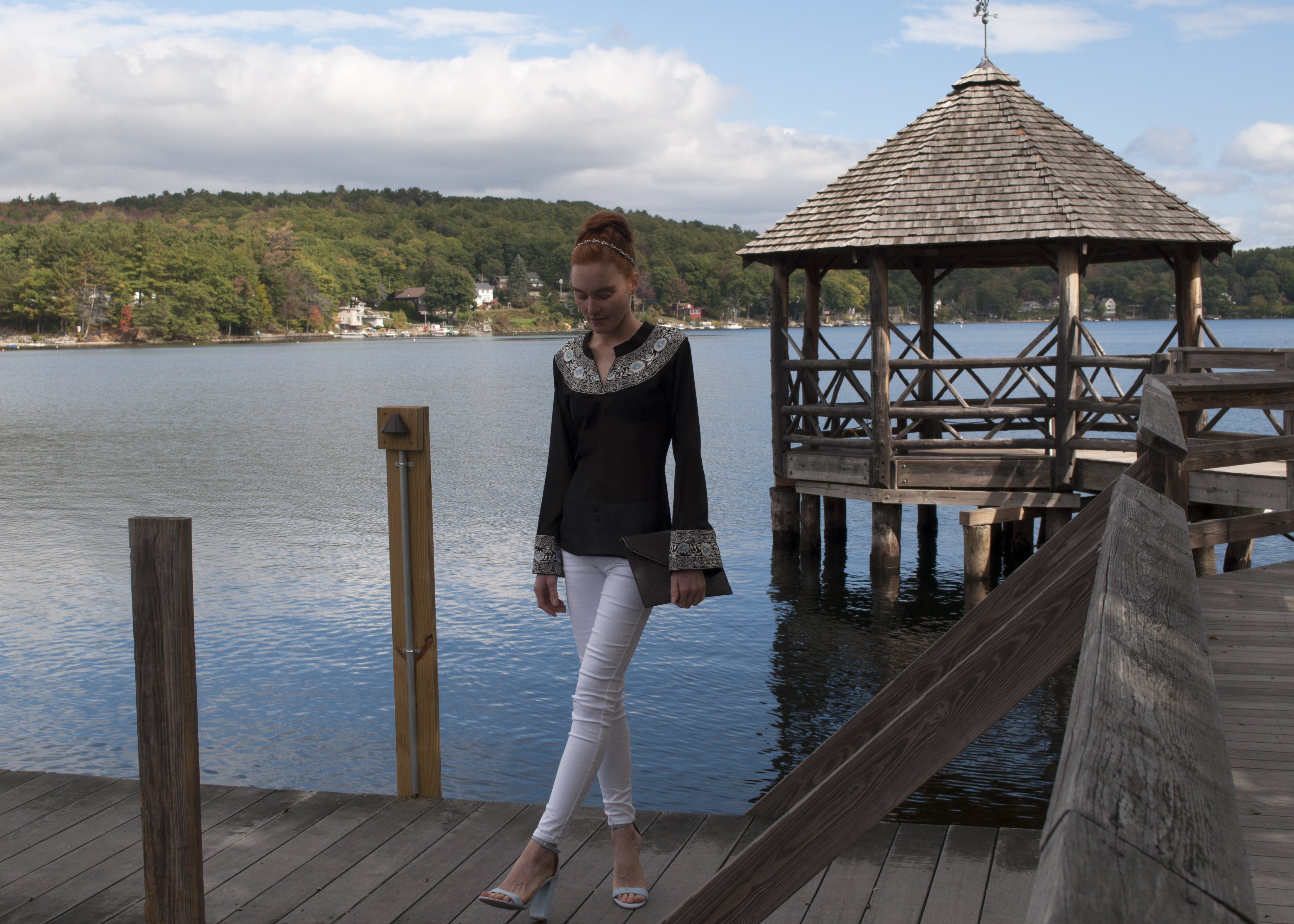 blogger wearing lace and white jeans at Lake Winnipesaukee