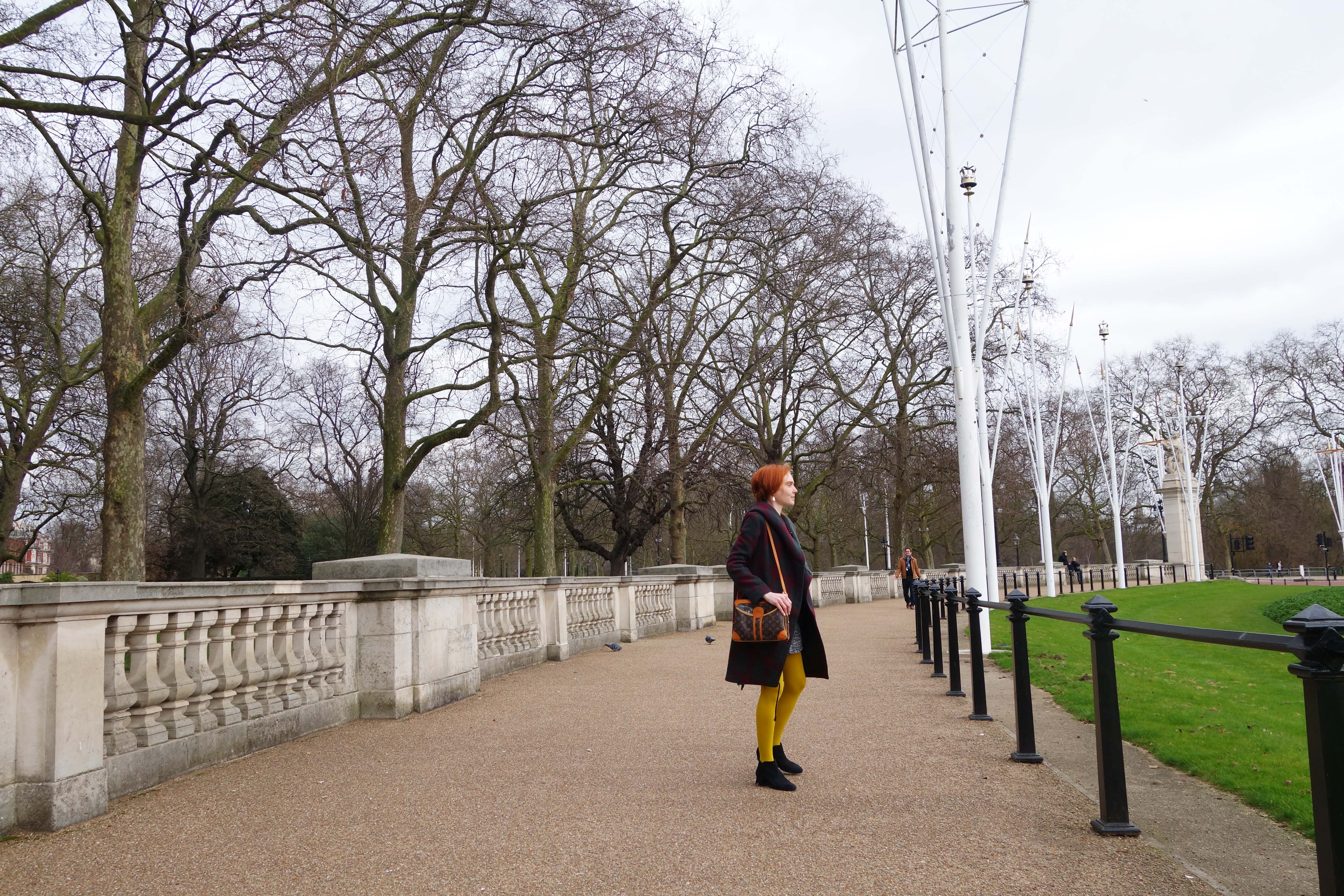 fashion blogger style at Buckingham Palace